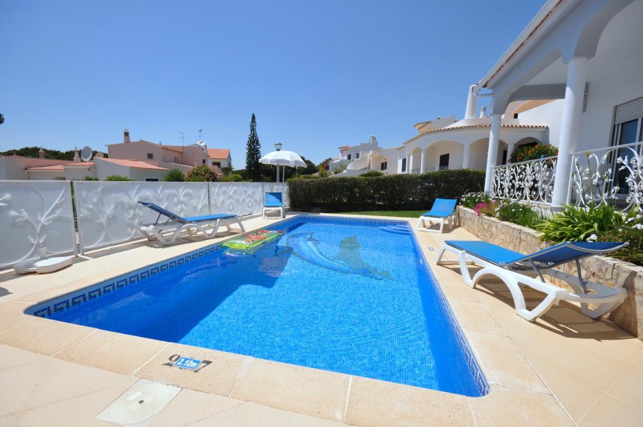 Well-Appointed Villa Is Situated In The Popular Resort Of Vilamoura Quarteira Exterior foto